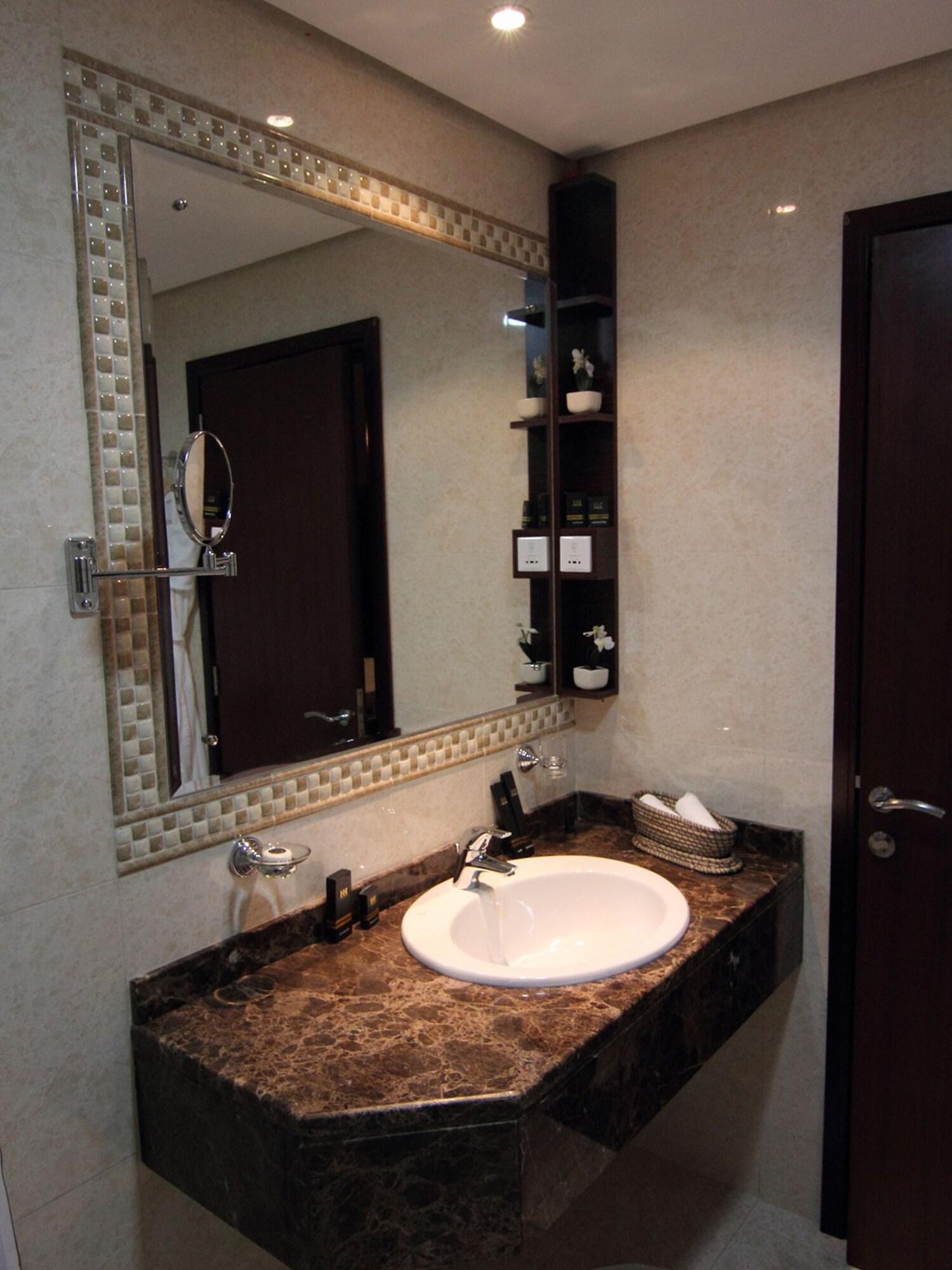 Home To Home Apartments Dubai Esterno foto