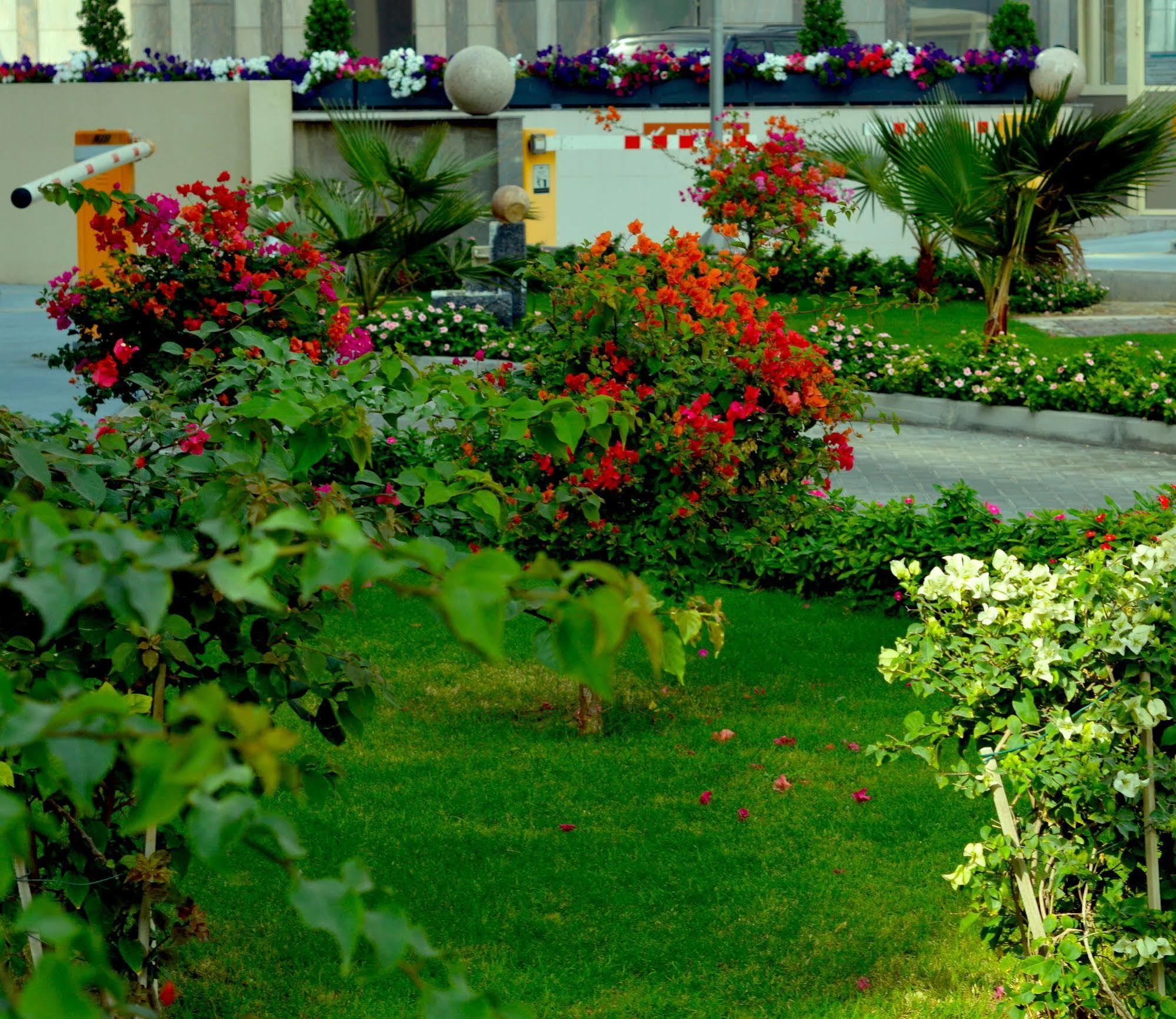 Home To Home Apartments Dubai Esterno foto