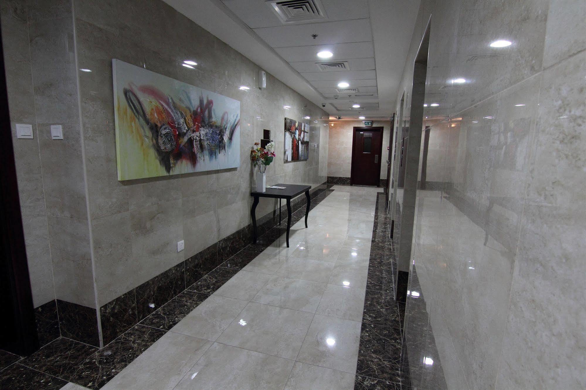 Home To Home Apartments Dubai Esterno foto